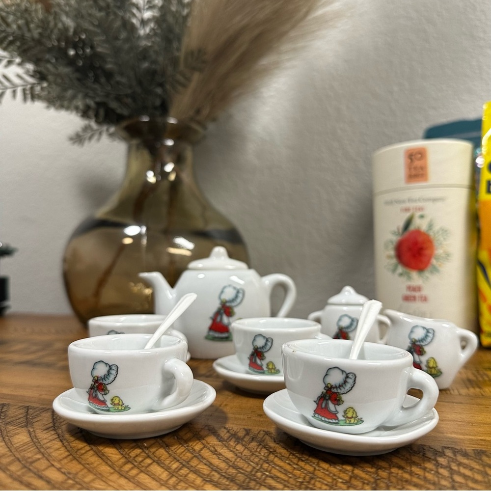 Holly Hobbie Miniature Tea Set